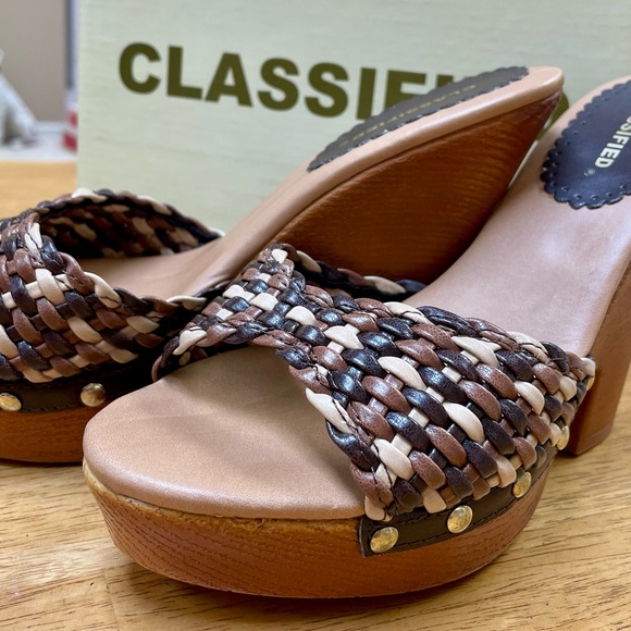 Brown and tan sandals - Picture 2 of 11